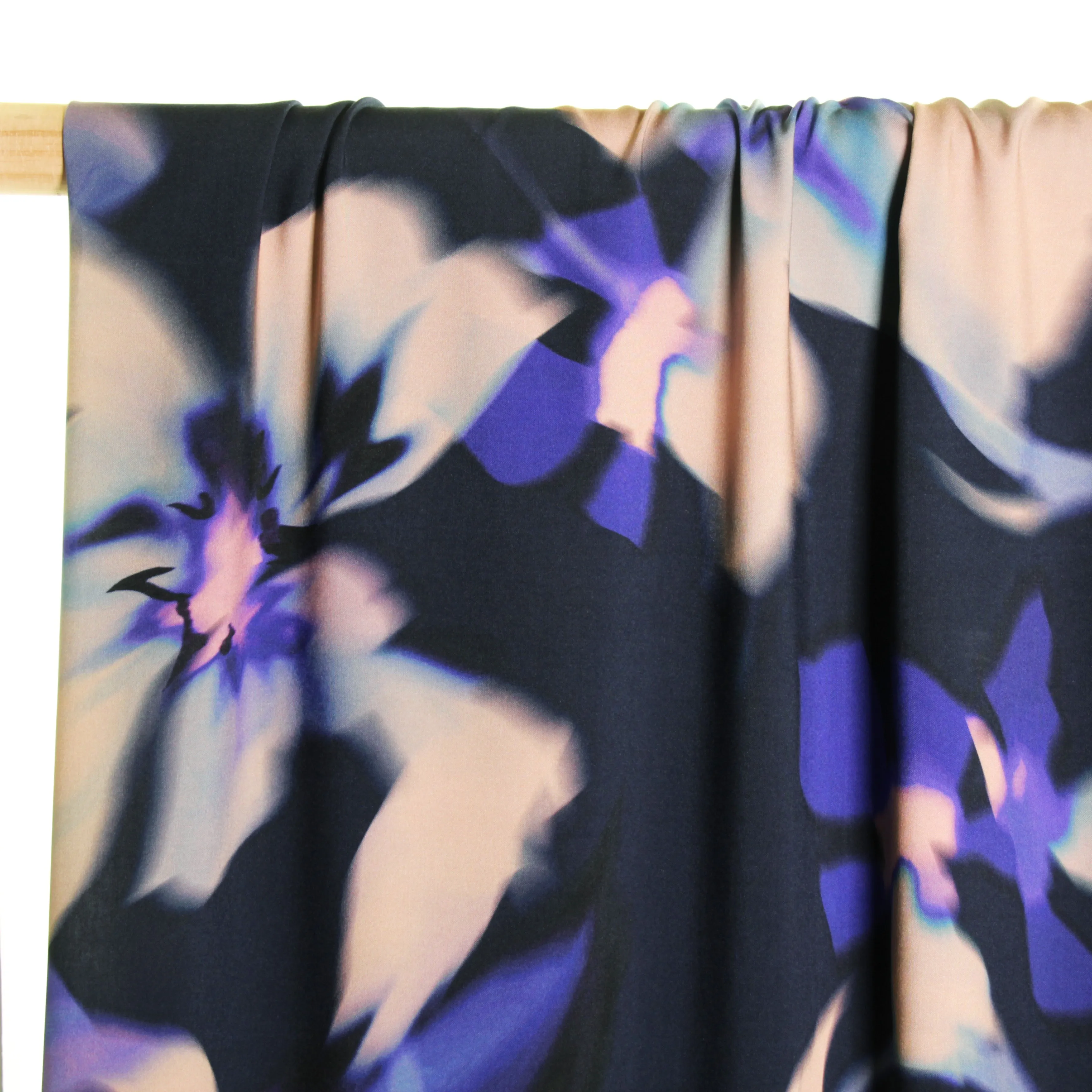 Viscose FSC met blauwe en paarse print - Atelier Jupe